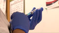 "Wydarzenia": Letnia fala zakażeń koronawirusem. Ministerstwo Zdrowia przypomina o szczepieniach