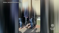 "Wydarzenia": Wstrząsające nagranie sprzed zawodówki w Ostrołęce. Bity uczeń był nagrywany przez kolegów