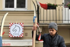"Zabić dzika, nie rolnika". Protesty przed siedzibą Polskiego Związku Łowieckiego