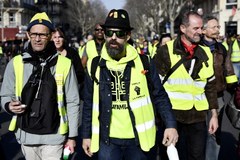 "Żółte kamizelki" znów protestują. Doszło do starć z policją