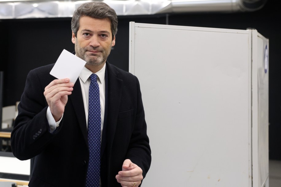 Andre Ventura w lokalu wyborczym /TIAGO PETINGA /PAP/EPA