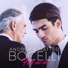 ​Andrea Bocelli w duecie z synem: Zobacz teledysk "Fall On Me" (nowa płyta "Si")