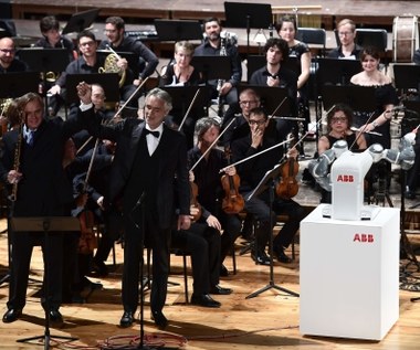 Andrea Bocelli zaśpiewał z orkiestrą pod dyrekcją robota