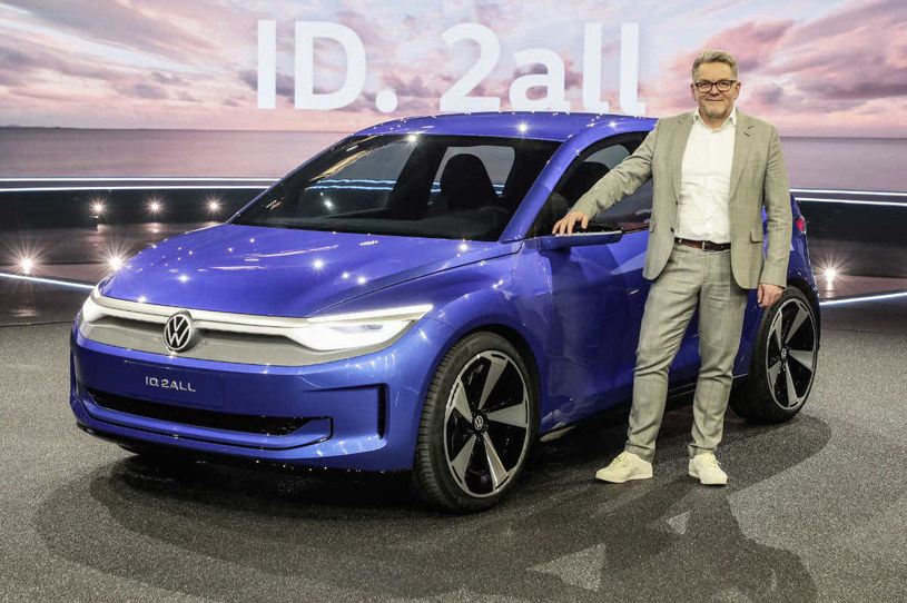 Andreas Mindt - nowy szef designu marki Volkswagen - przy swoim dziele: modelu ID. 2all /materiały prasowe