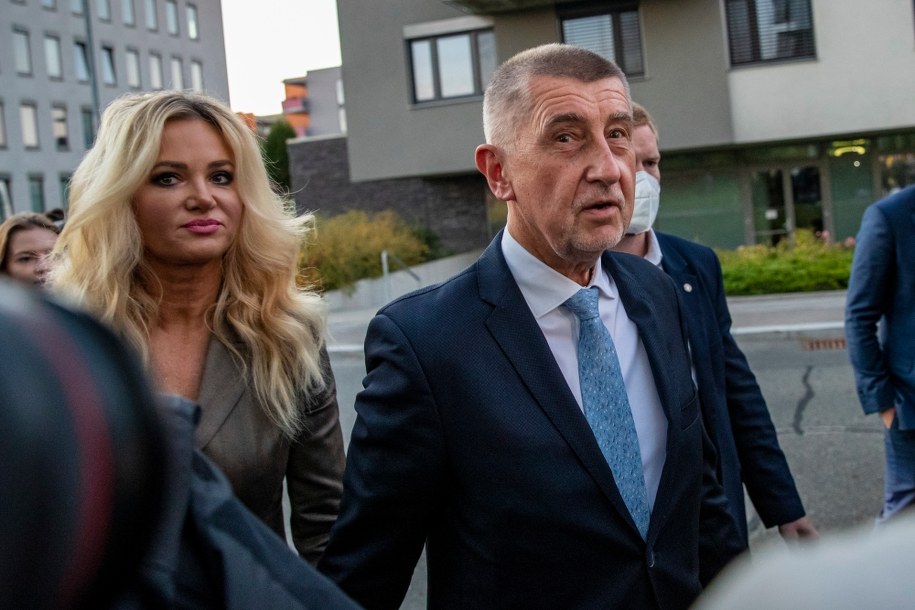 Andrej Babisz i jego żona Monika /Martin Divisek /PAP/EPA