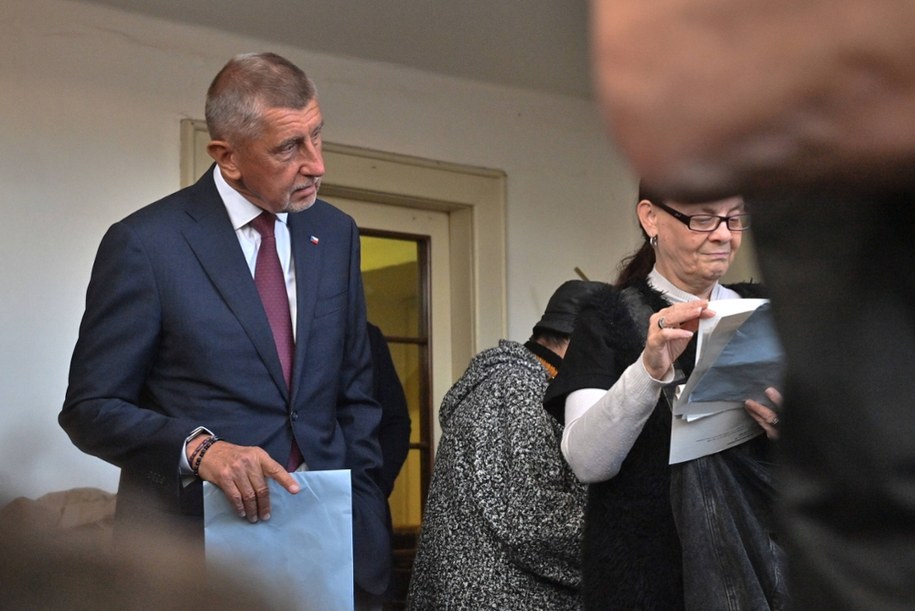 Andrej Babisz w lokalu wyborczym. /Jaroslav Ozana    /PAP/CTK