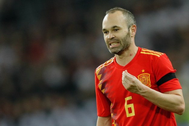 Andres Iniesta odejdzie z FC Barcelony? /RONALD WITTEK /PAP/EPA