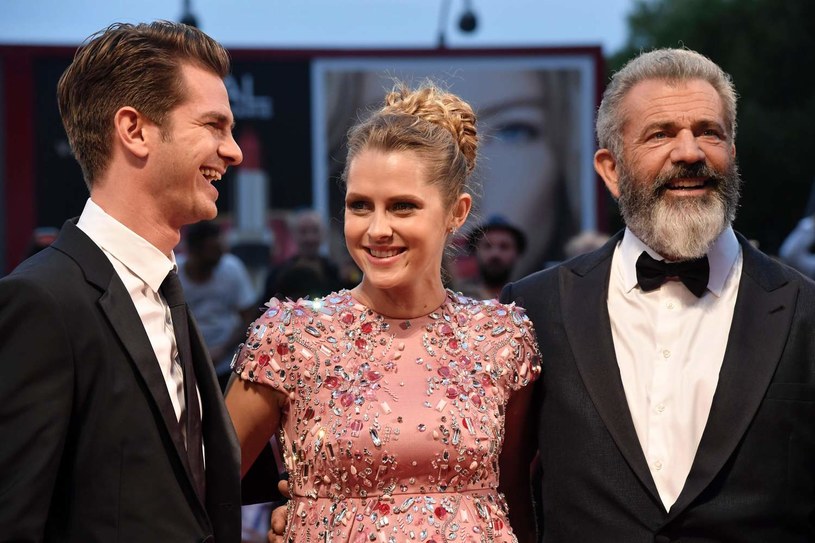 Andrew Garfield, Teresa Palmer i Mel Gibson na premierze filmu "Przełęcz ocalonych" na festiwalu w Wenecji (2016) /AFP