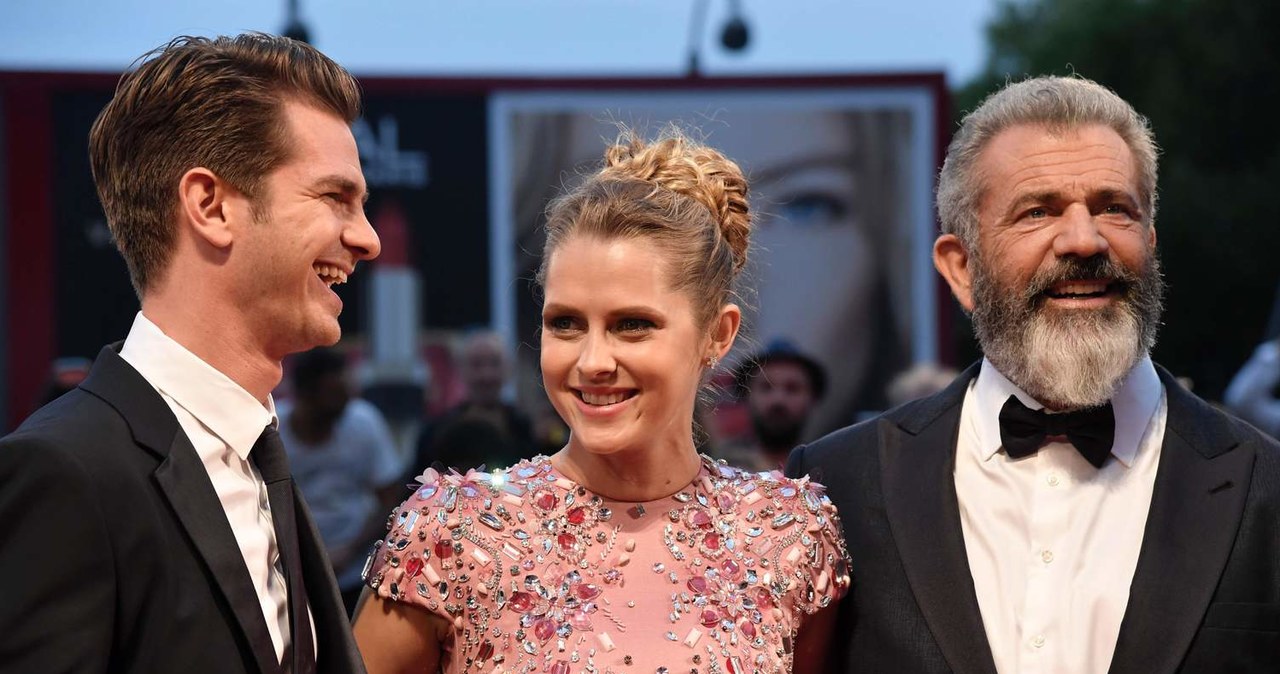 Andrew Garfield, Teresa Palmer i Mel Gibson na premierze filmu "Przełęcz ocalonych" na festiwalu w Wenecji (2016) /AFP