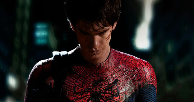 Andrew Garfield w scenie z filmu "Niesamowity Spider-Man" /materiały dystrybutora