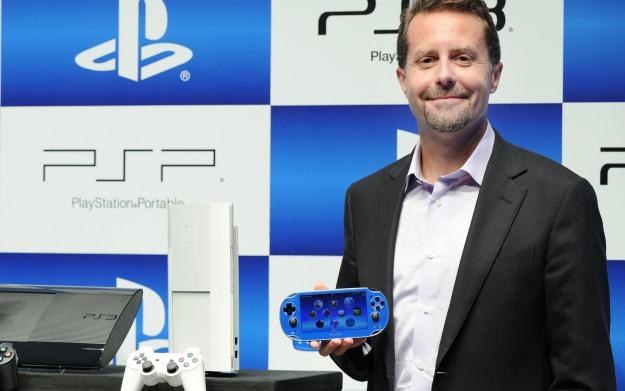 Andrew House prezentuje nowy model PlayStation 3 /AFP
