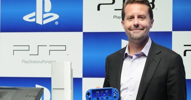 Andrew House prezentuje nowy model PlayStation 3 /AFP