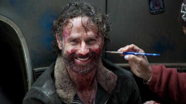 Andrew Lincoln, odtwórca roli Ricka Grimesa w "Walking Dead", na planie 5. sezonu serialu. /materiały prasowe