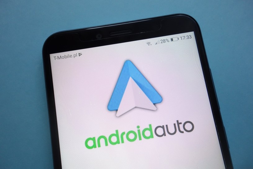 Android Auto do niedawna oferował Google Maps oraz Waze i był zamknięty na zewnętrzne nawigacje. Teraz w aplikacji pojawiają się nowe mapy i nawigacje. /123RF/PICSEL