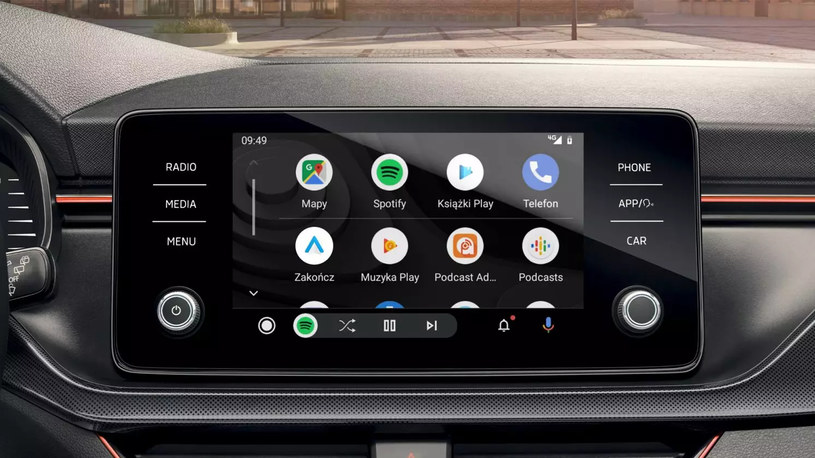 Android Auto to wielofunkcyjne urządzenie, które pozwala korzystać z popularnych aplikacji na multimedialnym ekranie w samochodzie /materiały prasowe /materiały prasowe