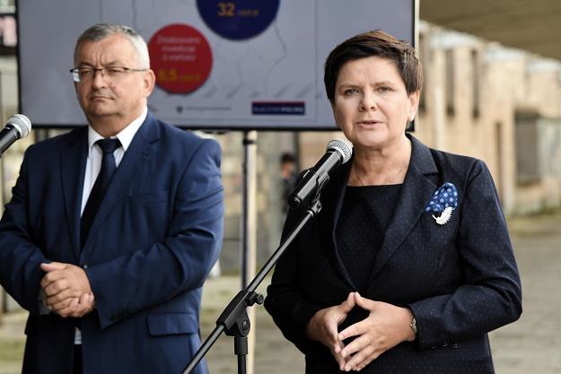 Andrzej Adamczyk, minister infrasktruktury oraz Beata Szydło /PAP