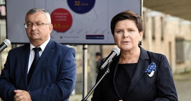 Andrzej Adamczyk, minister infrasktruktury oraz Beata Szydło /PAP