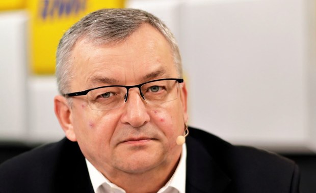 Andrzej Adamczyk: Prezes PiS nie jest jedyną osobą, która nie korzysta z bankomatu 
