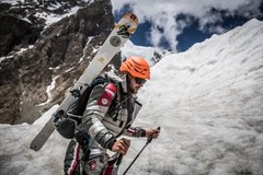 Andrzej Bargiel czeka na poprawę pogody na K2