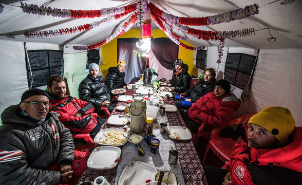 Andrzej Bargiel czeka na poprawę pogody pod K2