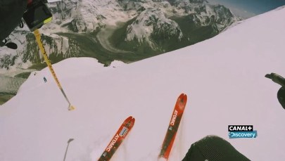 Andrzej Bargiel zjeżdża z Piku Korżeniewskiej. Widoki zapierające dech w piersiach!