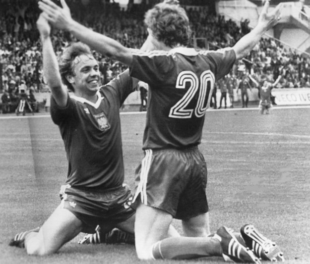 Andrzej Buncol (po lewej) i Zbigniew Boniek w meczu z reprezentacją Peru na MŚ 1982 w Hiszpanii /Adam Hawałej /PAP