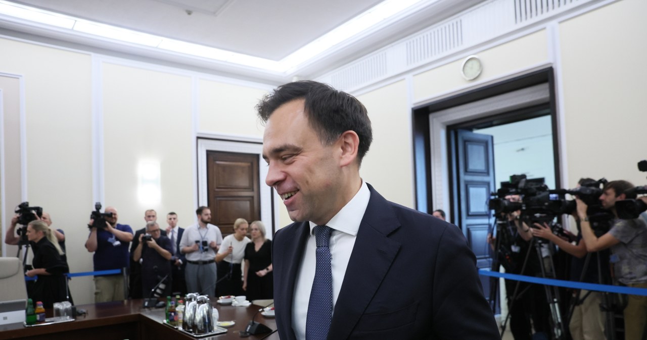 Andrzej Domański, komentując wstępny szacunek inflacji za lipiec, zauważył, że siła nabywcza Polaków rośnie, bo spadkowi inflacji towarzyszy wzrost wynagrodzeń /	Leszek Szymański   /PAP