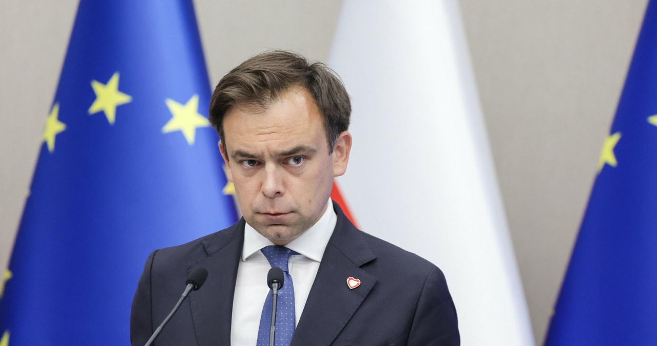 Andrzej Domański poszukuje źródeł dochodu do budżetu na 2026 rok. Stan finansów państwa jest napięty /Jacek Domiński /Reporter