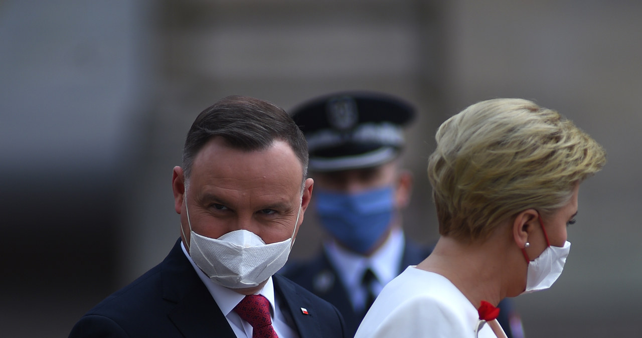 Andrzej Duda i Agata Kornhauser-Duda podczas uroczystości związanych z obchodami Święta Flagi /Adam Chelstowski /Agencja FORUM