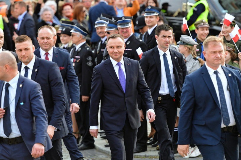 Andrzej Duda i jego ochrona, mimo kolizji, dotarli do celu / 	Marcin Bielecki    /PAP