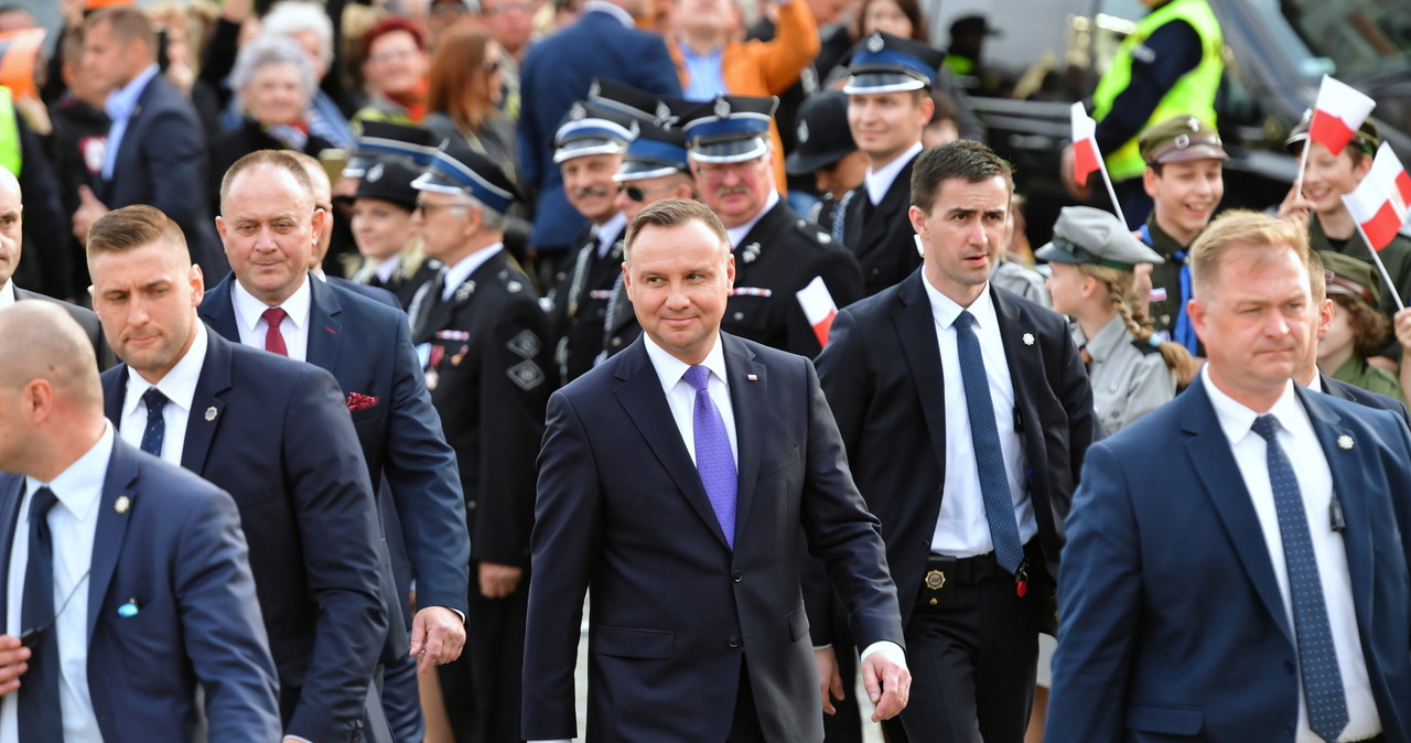 Andrzej Duda i jego ochrona, mimo kolizji, dotarli do celu / 	Marcin Bielecki    /PAP