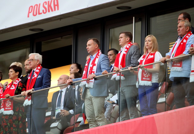 Andrzej Duda i Mateusz Morawiecki pojawili się na meczu z Litwą / 	Leszek Szymański    /PAP