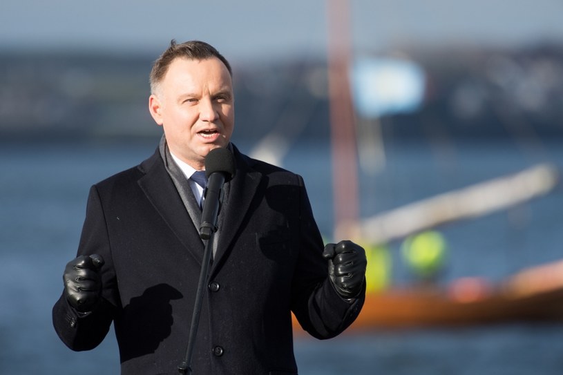 https://i.iplsc.com/andrzej-duda-na-obchodach-100-lecia-zaslubin-polski-z-morzem/0009UBOD0XON72QJ-C122-F4.jpg