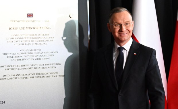 Andrzej Duda nadał lotnisku w Jasionce imię Rodziny Ulmów. "Świadectwo Podkarpacia"