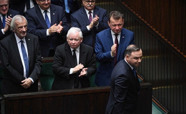 Andrzej Duda nie pochwali się bonem turystycznym tuż przed wyborami. PiS zwalnia tempo