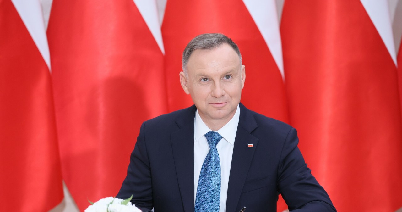 Andrzej Duda otrzymał petycję, chcą kolejnego dnia wolnego od pracy /Wojciech Olkuśnik /East News