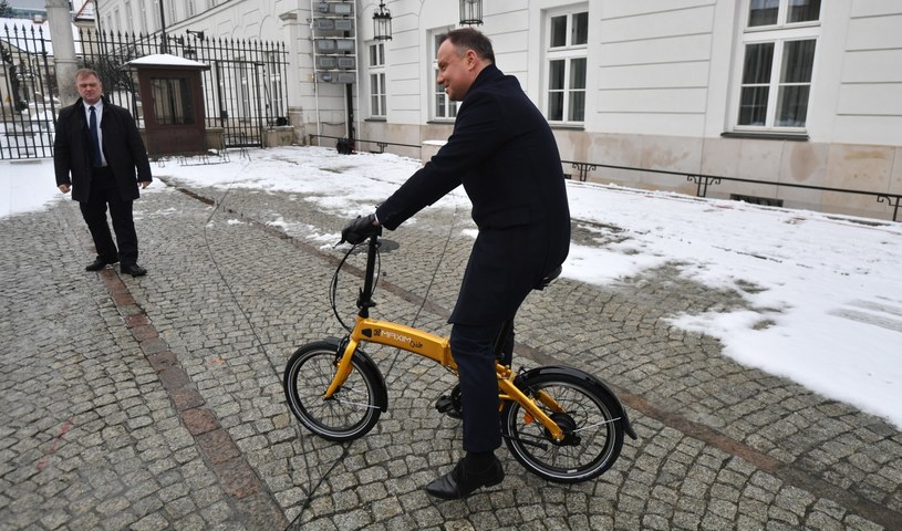 Andrzej Duda podczas prezentacji polskich pojazdów elektrycznych /Bartłomiej  Zborowski /PAP