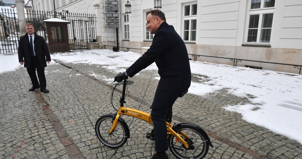 Andrzej Duda podczas prezentacji polskich pojazdów elektrycznych /Bartłomiej  Zborowski /PAP