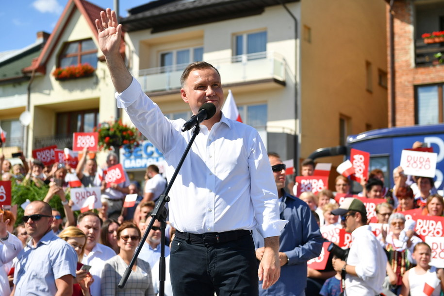 Andrzej Duda podczas spotkania z mieszkańcami w Starachowicach /Wojtek Jargiło /PAP