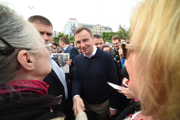 Andrzej Duda podczas spotkania z mieszkańcami Warszawy /Radek Pietruszka /PAP