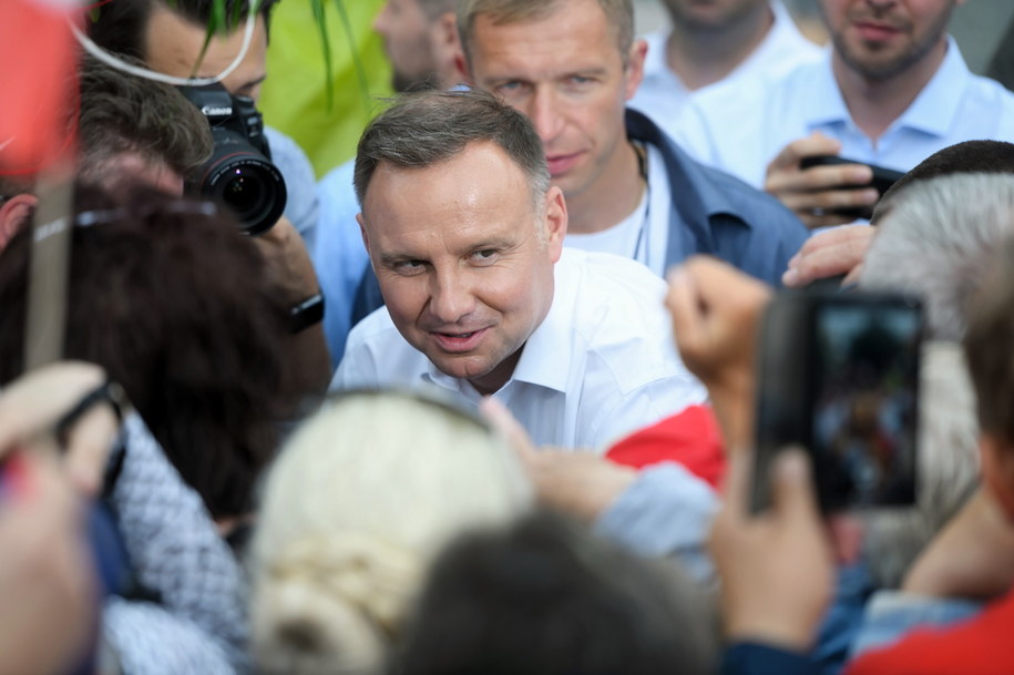 Andrzej Duda podczas spotkania z wyborcami w Czarnkowie /Jakub Kaczmarczyk /PAP