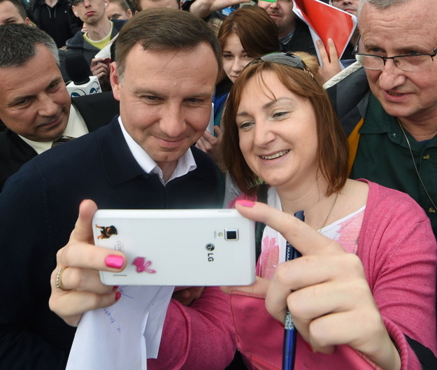 Andrzej Duda podczas spotkania z wyborcami /Radek Pietruszka /PAP