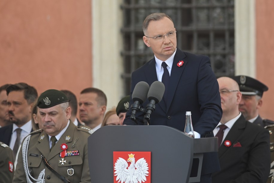 Andrzej Duda podczas uroczystości na Placu Zamkowym w Warszawie /PAP/Marcin Obara /PAP/EPA