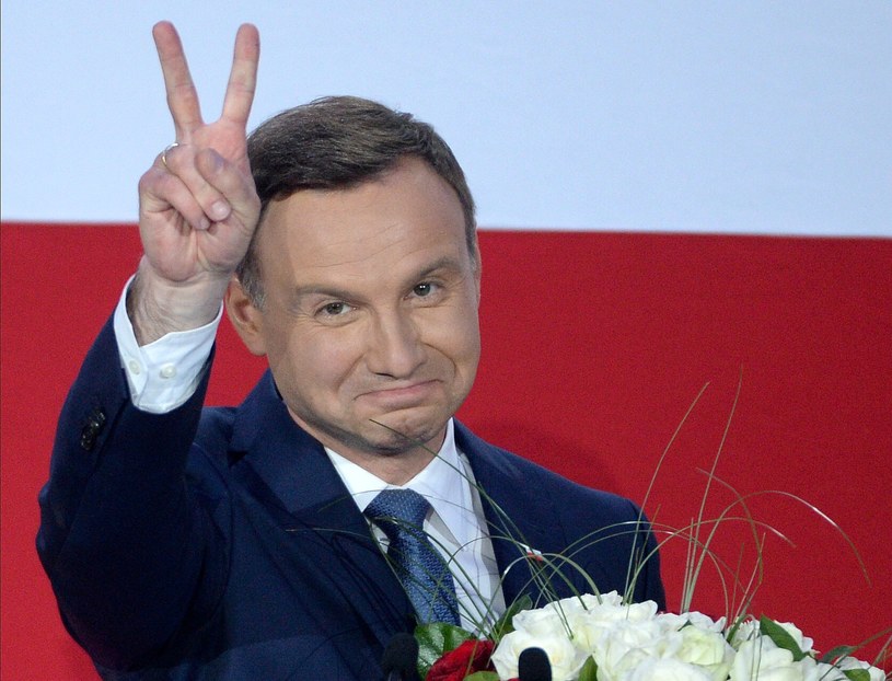 Andrzej Duda podczas wieczoru wyborczego w sztabie w Warszawie /Jacek Turczyk /PAP
