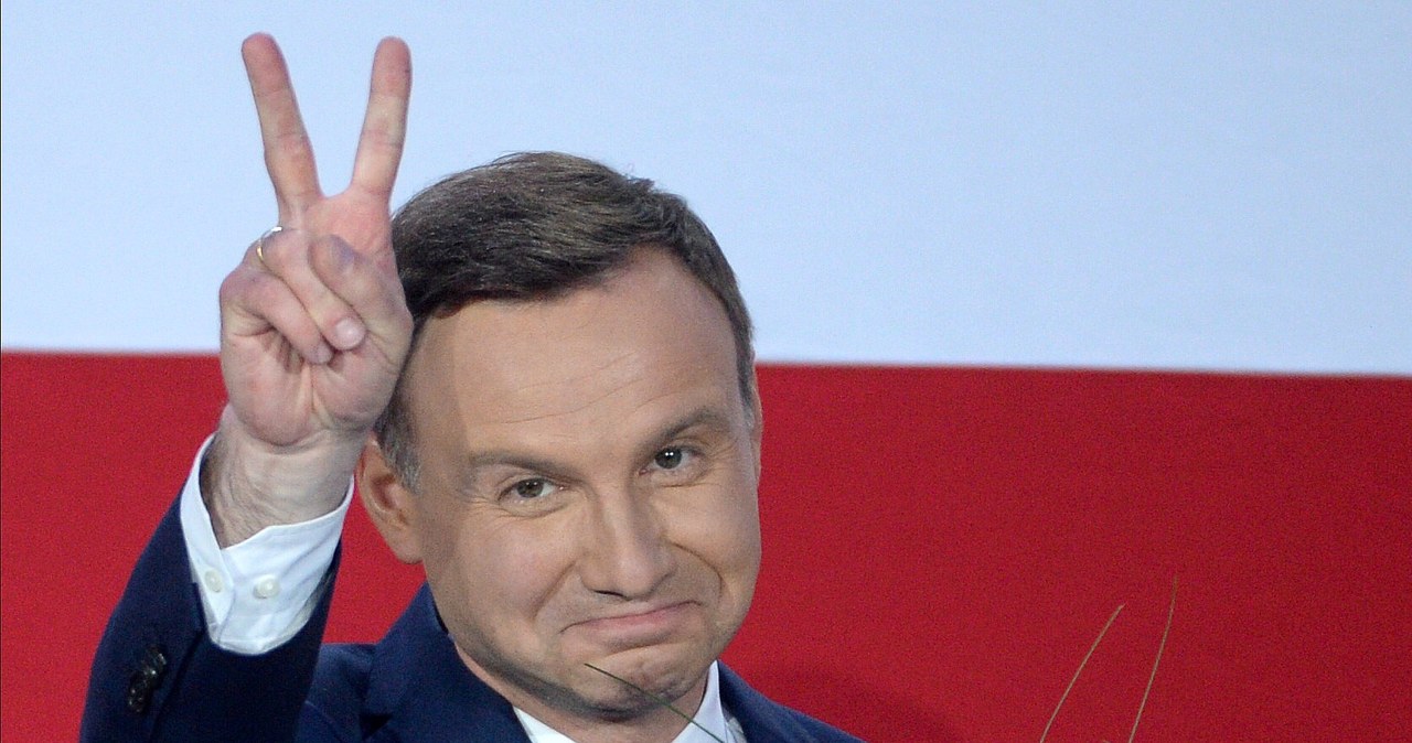 Andrzej Duda podczas wieczoru wyborczego w sztabie w Warszawie /Jacek Turczyk /PAP