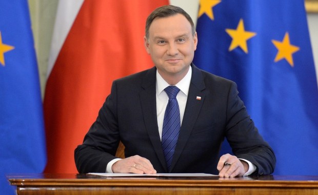 Andrzej Duda podpisał budżet na 2017 rok. "Musi liczyć się z konsekwencjami"