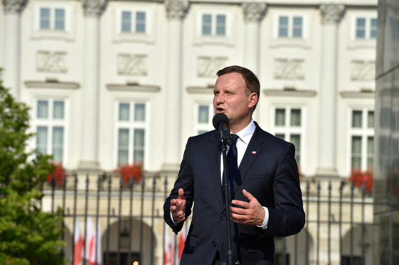 Andrzej Duda przed Pałacem Prezydenckim /Jacek Turczyk /PAP