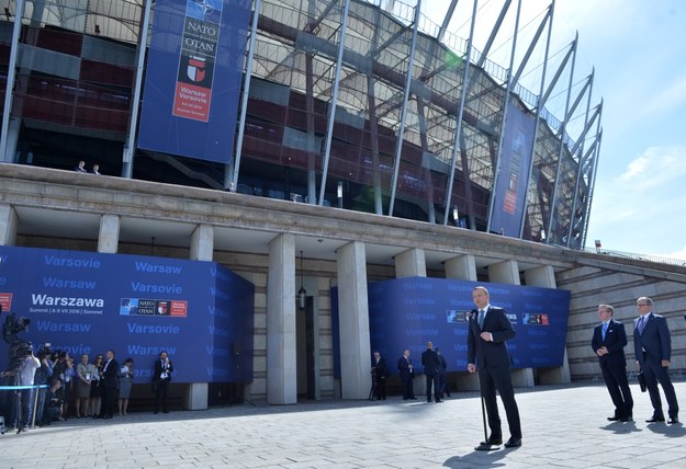 Andrzej Duda przed Stadionem Narodowym /Jacek Turczyk /PAP