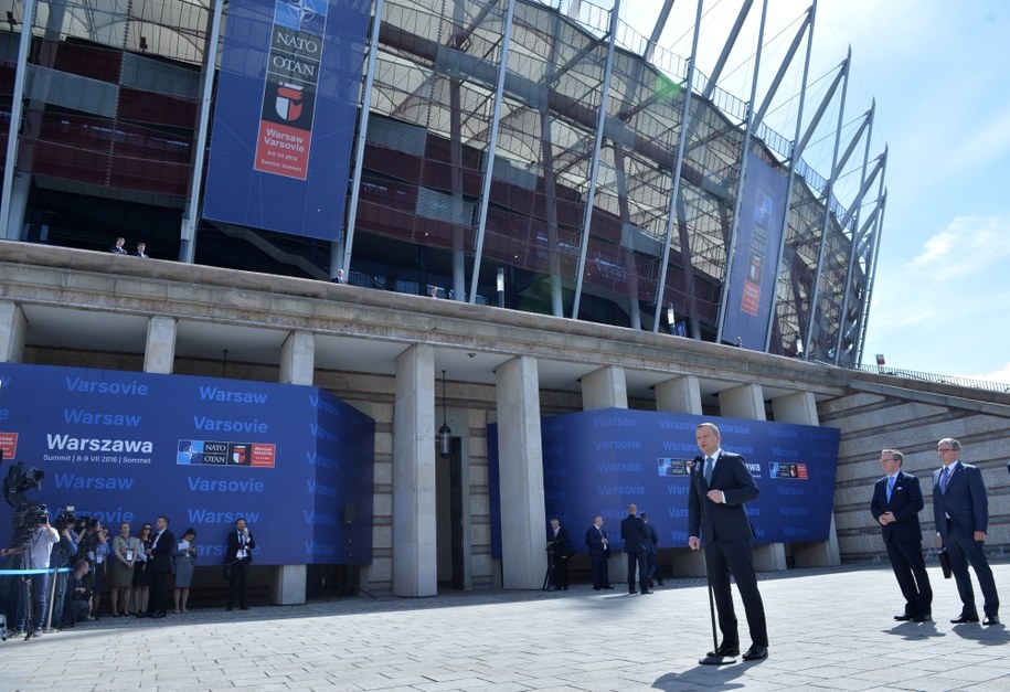 Andrzej Duda przed Stadionem Narodowym /Jacek Turczyk /PAP