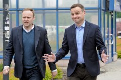 Andrzej Duda rozdaje kawę warszawiakom